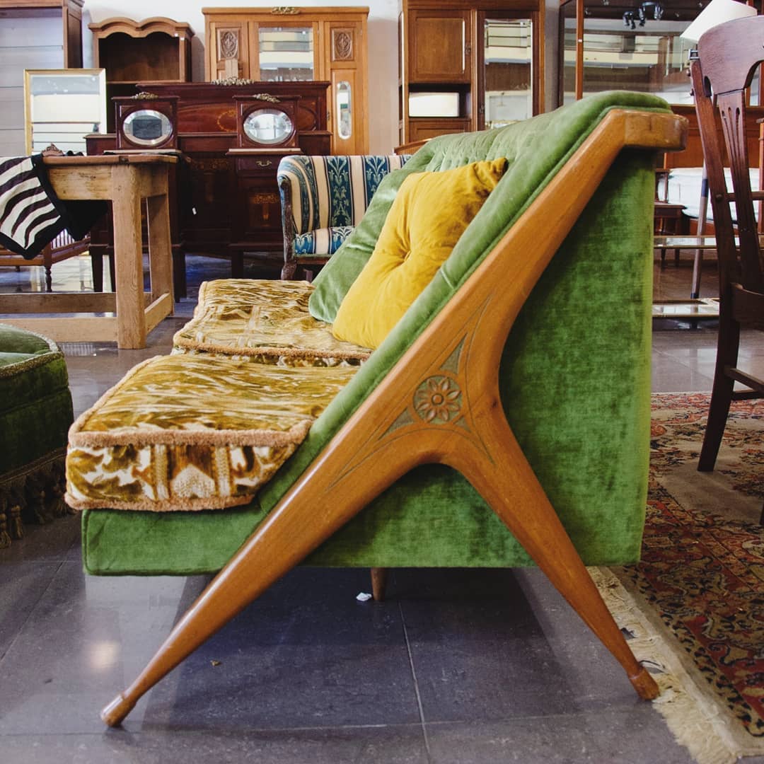 Mobiliário exclusivo em estilo dinamarquês.
.
.
#castelos #remate #auction #subasta #sillas ...
