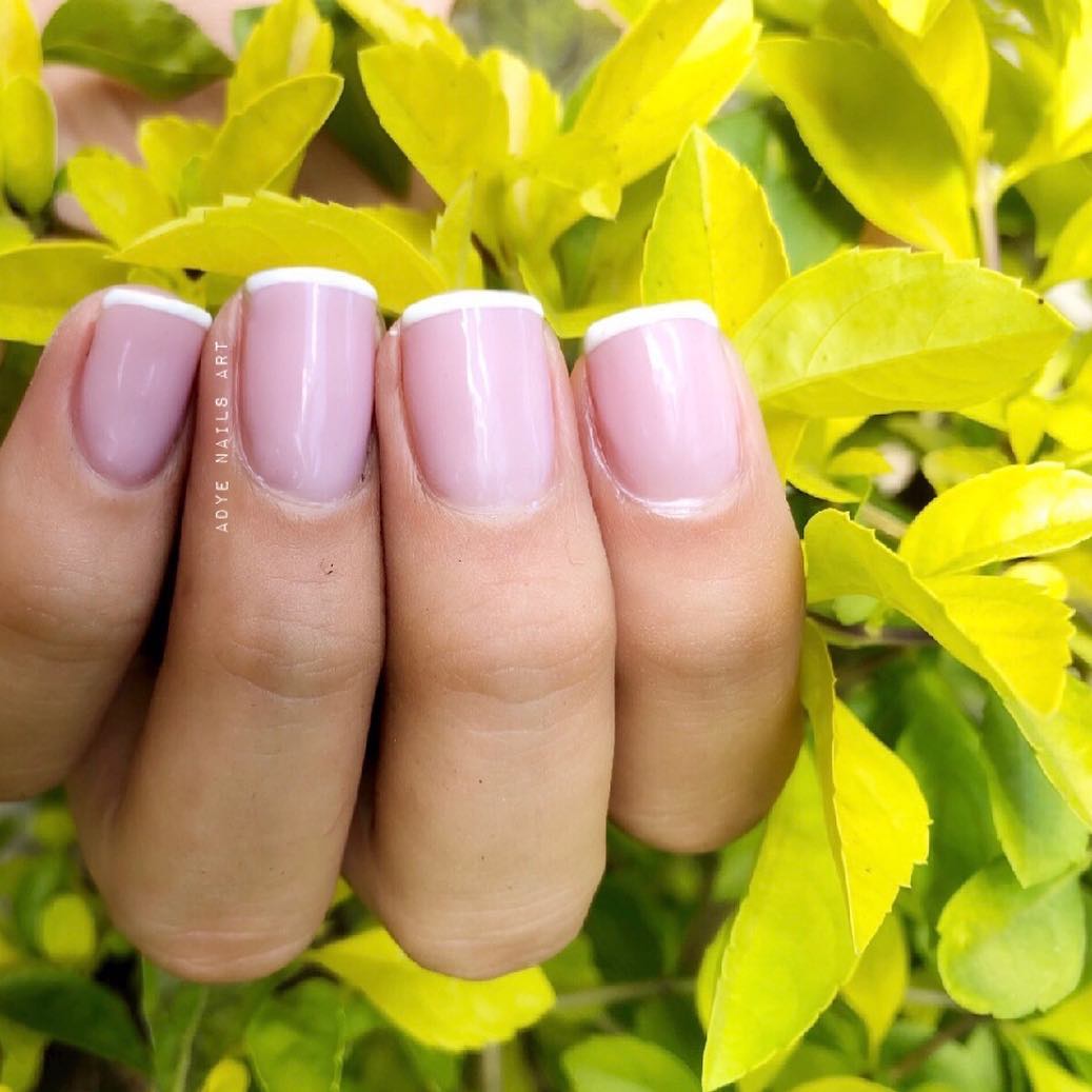 Aplicação de Gel Semi-permanente em unha natural
.
.
.
.
.
#nails #glitternails ...